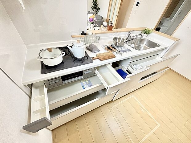 使いやすさを優先したスライド式収納タイプ！