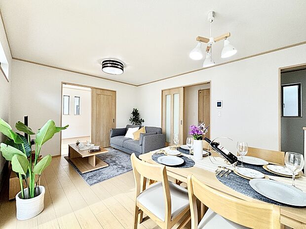 隣接の洋室を開放すればさらに広々空間に!