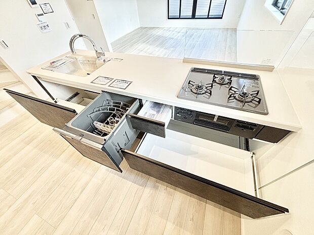 使いやすさを優先したスライド式収納タイプ！