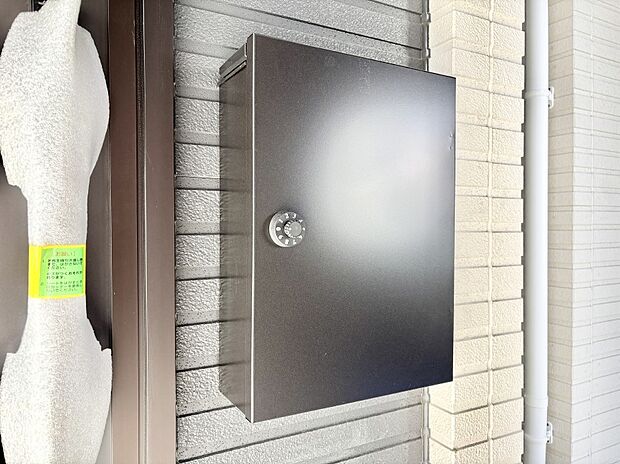 シンプルデザインのポスト。