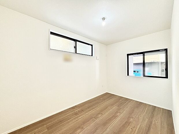 2面採光で気持ちよく自然光が取り入れられるのでお子様のお部屋にもピッタリ