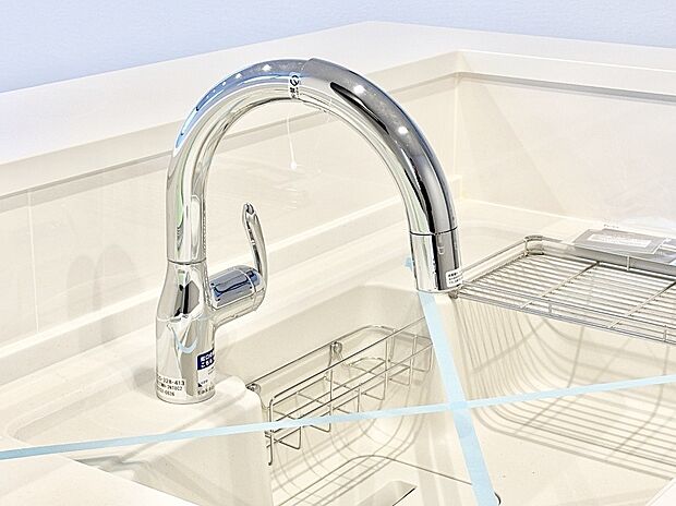 浄水器一体型のキッチンで洗い物用・料理用と切り替え簡単！