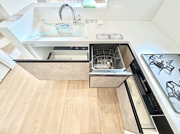 使いやすさを優先したスライド式収納タイプ!