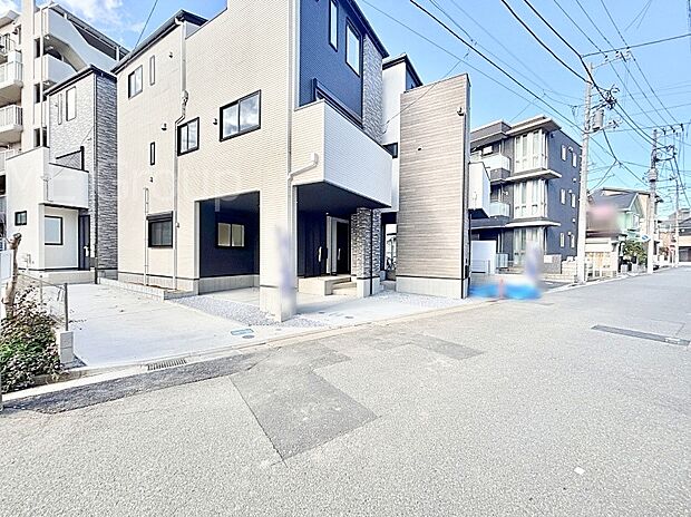 奥まった地形は、車道に面しておらず、静かでプライベート感を味わえる立地です。