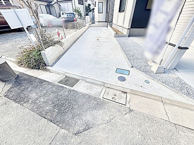 駐車2台可能！急なお客様の駐車に。また、ご家族の自転車スペースとしても大活躍。