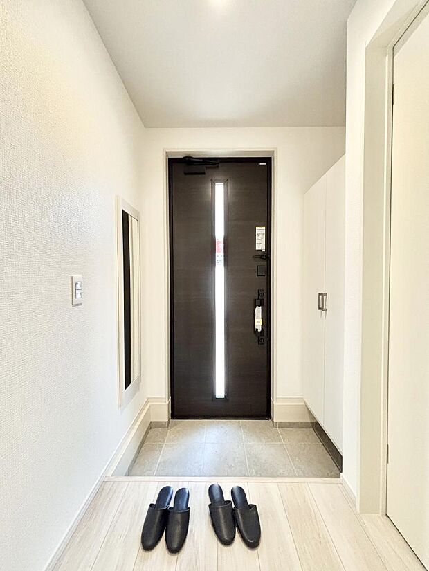 明るい玄関はお客様をお出迎えするのにぴったりです！  