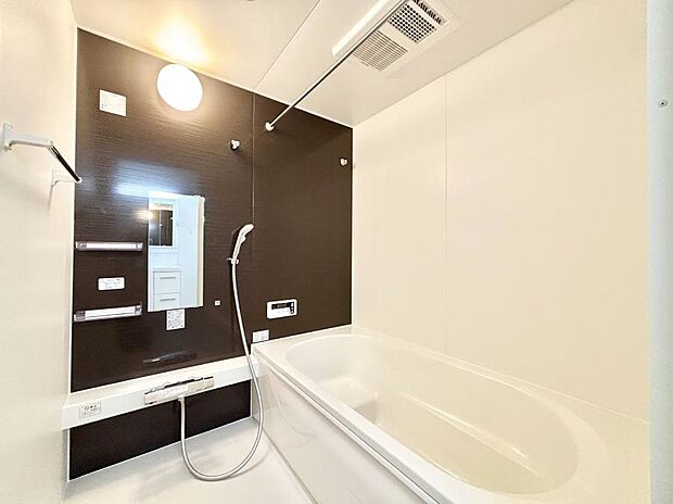 落ち着いた雰囲気でゆっくりお寛ぎいただけるバスルーム 