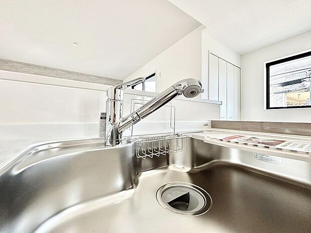 いつでも清潔なおいしいお水を。一つの水栓で水道水と浄水を使い分け。