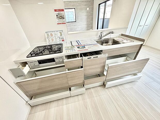 使いやすさを優先したスライド式収納タイプ!