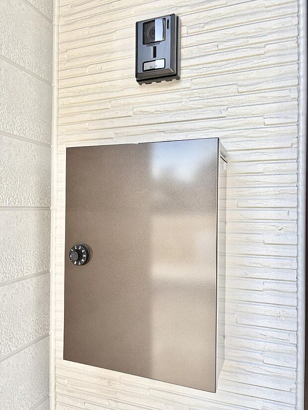 シンプルデザインのポスト。 