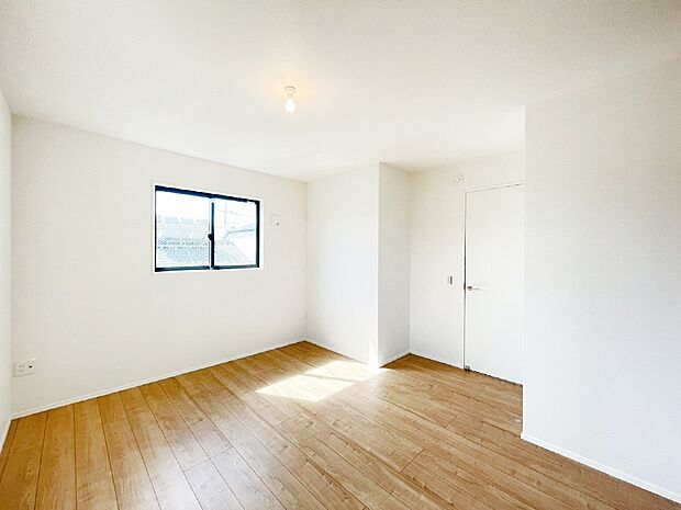 使いやすい形でベットや家具の置き方にも困ることもありません。