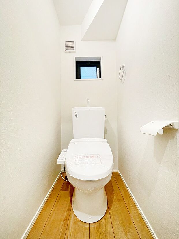 白を基調とした清潔感のある落ち着ける空間