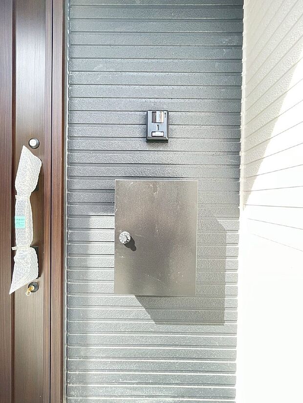 シンプルデザインのポスト。