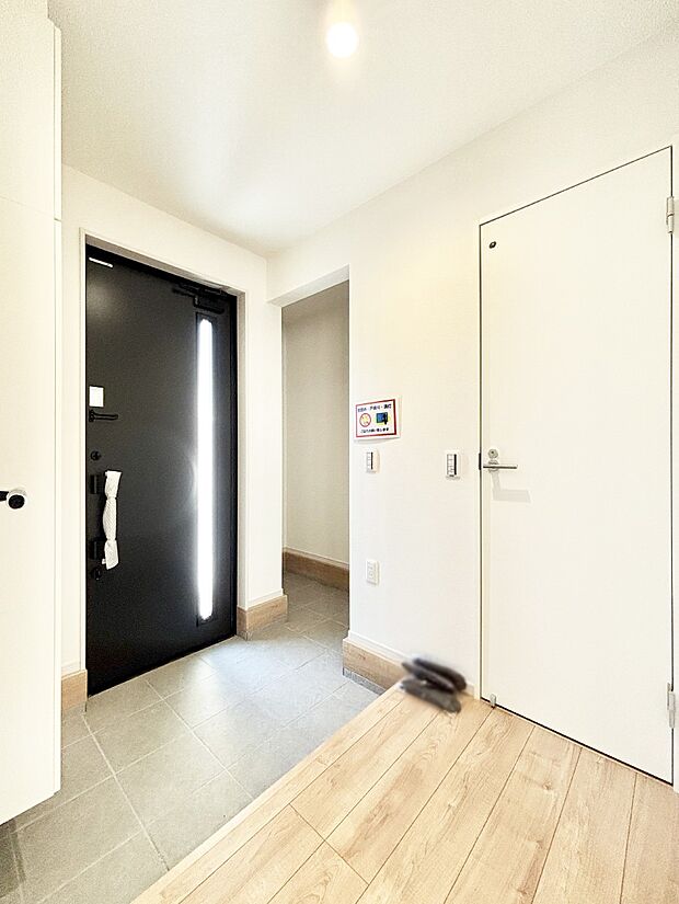 明るい玄関はお客様をお出迎えするのにぴったりです!