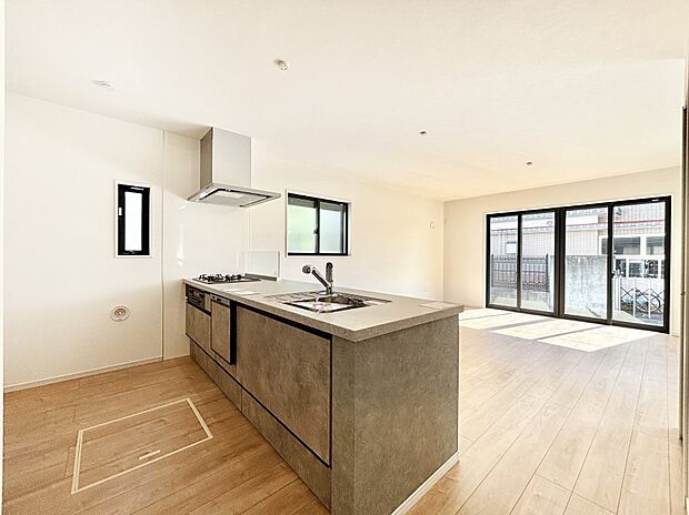 料理をしながらご家族との会話を楽しめる対面カウンターキッチン