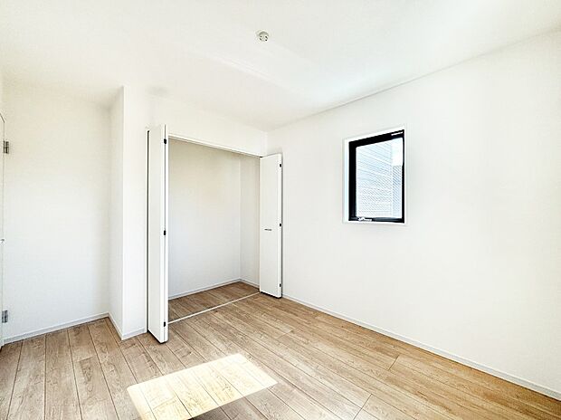 使いやすい形でベットや家具の置き方にも困ることもありません。   