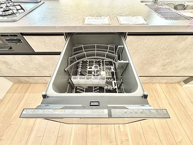 面倒なお片づけは食洗機にお任せ！家事の負担が減って、時間にも気持ちにもゆとりができます。