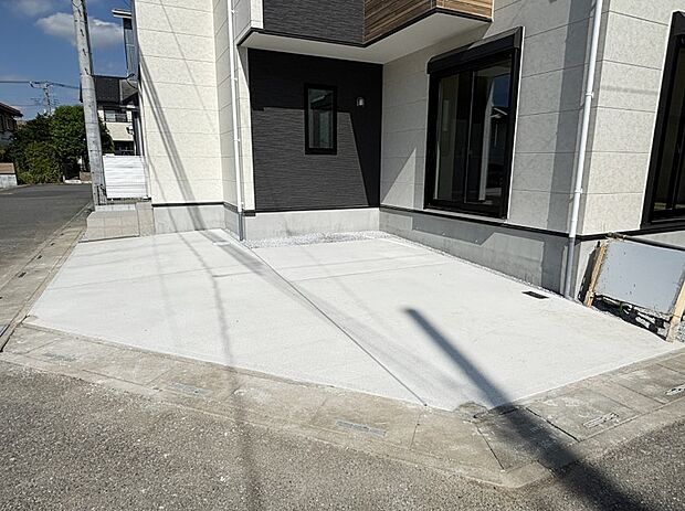 駐車2台可能！急なお客様の駐車に。また、ご家族の自転車スペースとしても大活躍。