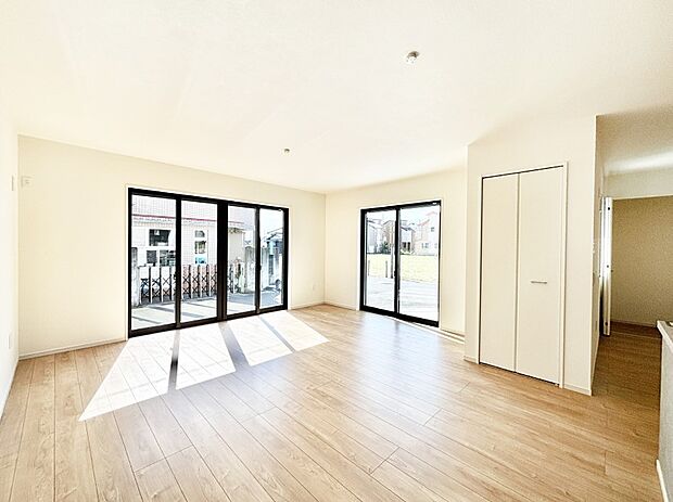 家族の笑顔が自然と生まれてくる、そんな雰囲気のダイニングに仕上がっています。