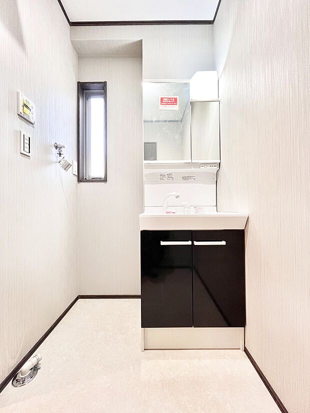 収納力と機能性に優れた洗面化粧台