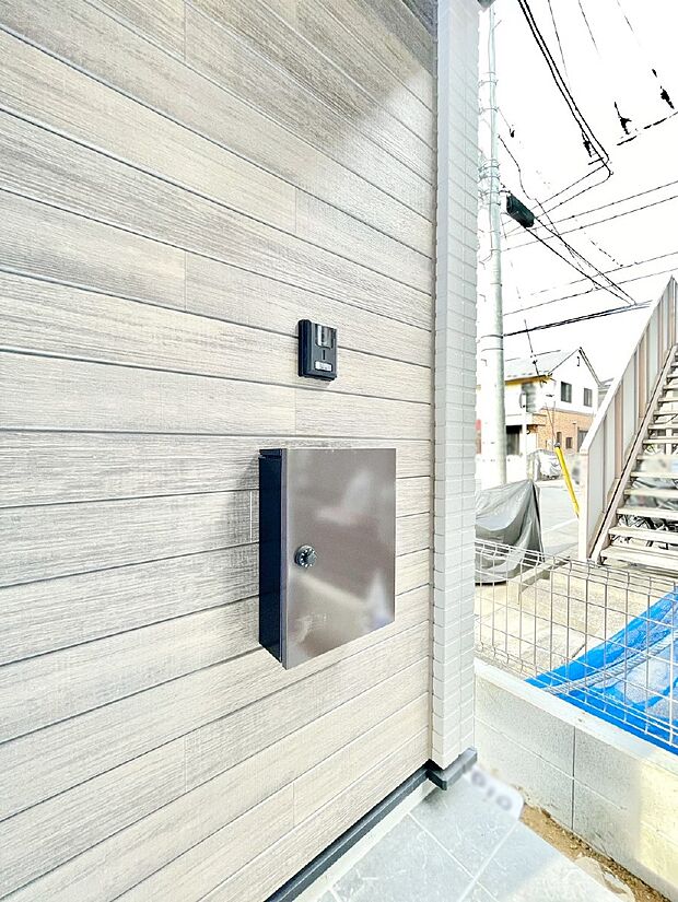 シンプルデザインのポスト。