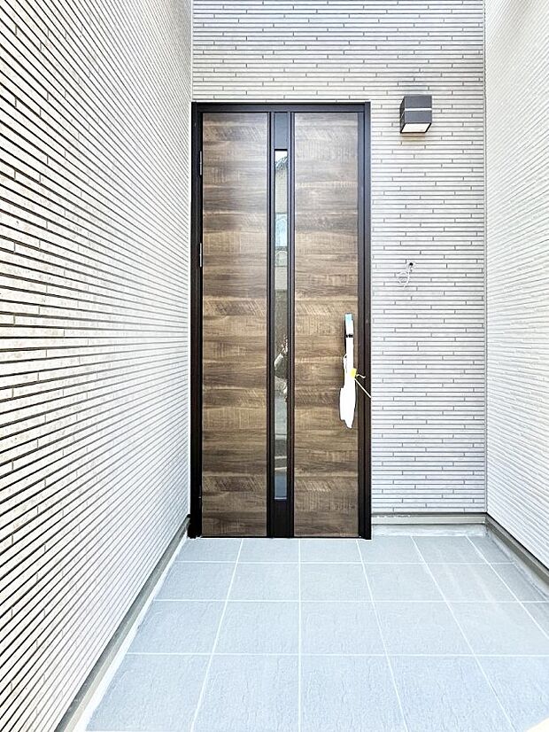 大切な家族、来客を出迎える玄関。