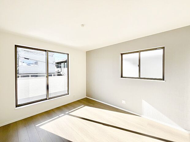 窓からのやさしい光が心地よいプライベートルーム