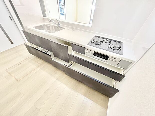 使いやすさを優先したスライド式収納タイプ!