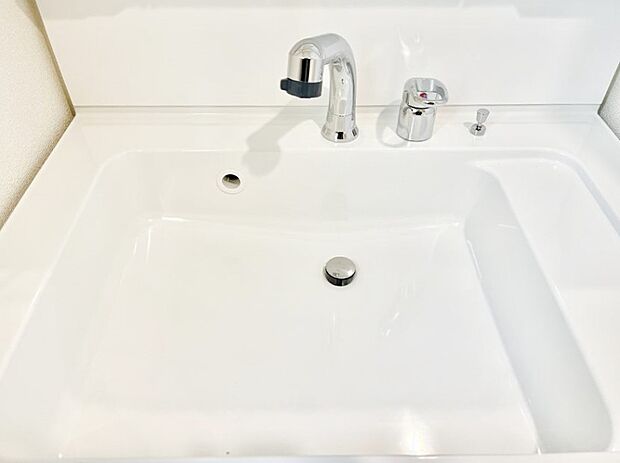 ハンドシャワー付き!使いやすい洗面台。