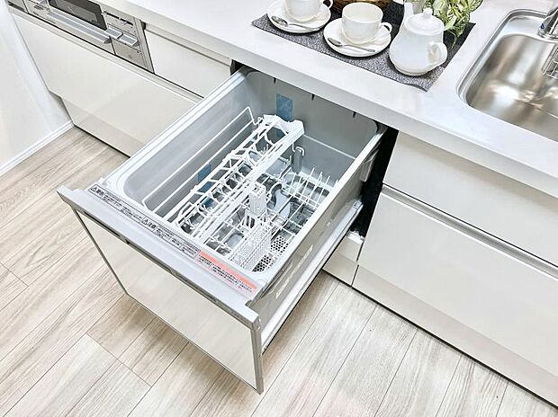 面倒なお片づけは食洗機にお任せ！家事の負担が減って、時間にも気持ちにもゆとりができます。