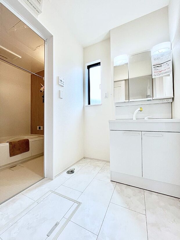 清潔感のある快適空間です。毎日の身支度も気持ち良くお使い頂けます。