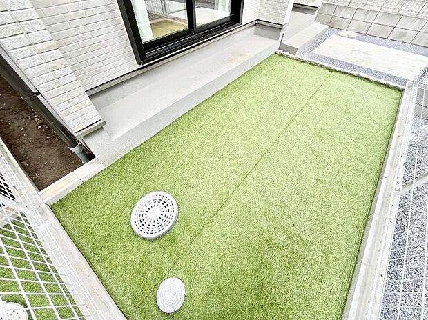 お子様の遊び場やガーデニングスペースとして様々な使い方ができます