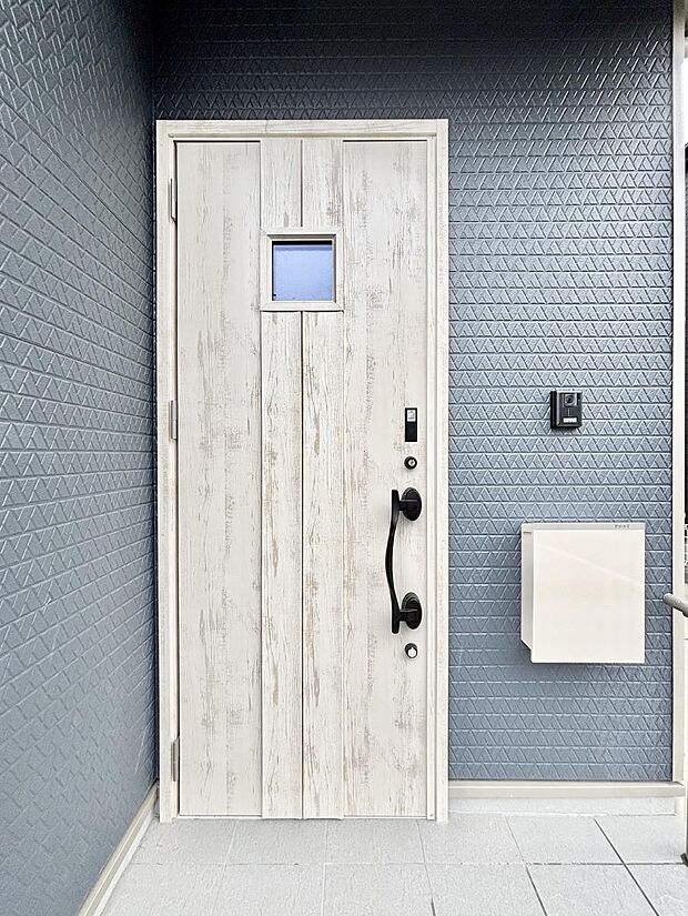 大切な家族、来客を出迎える玄関。