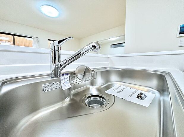 いつでも清潔なおいしいお水を。一つの水栓で水道水と浄水を使い分け。