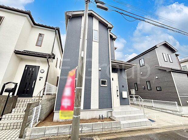 シンプルで落ち着きのある建物は住むかたの個性でオリジナルなものになっていきます。 