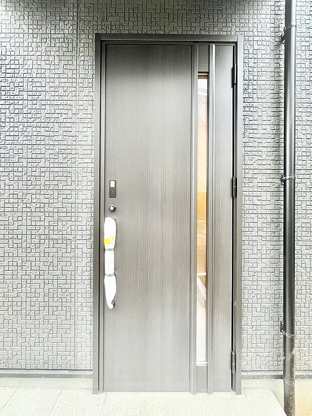 大切な家族、来客を出迎える玄関。