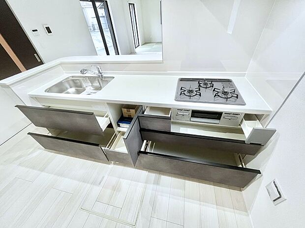 使いやすさを優先したスライド式収納タイプ！