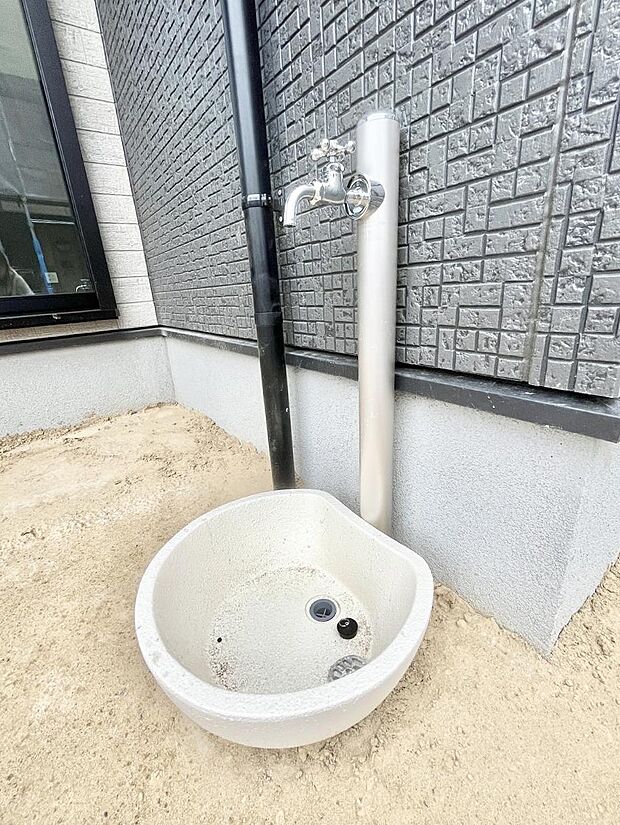 ガーデニングやお掃除に便利な外水栓  