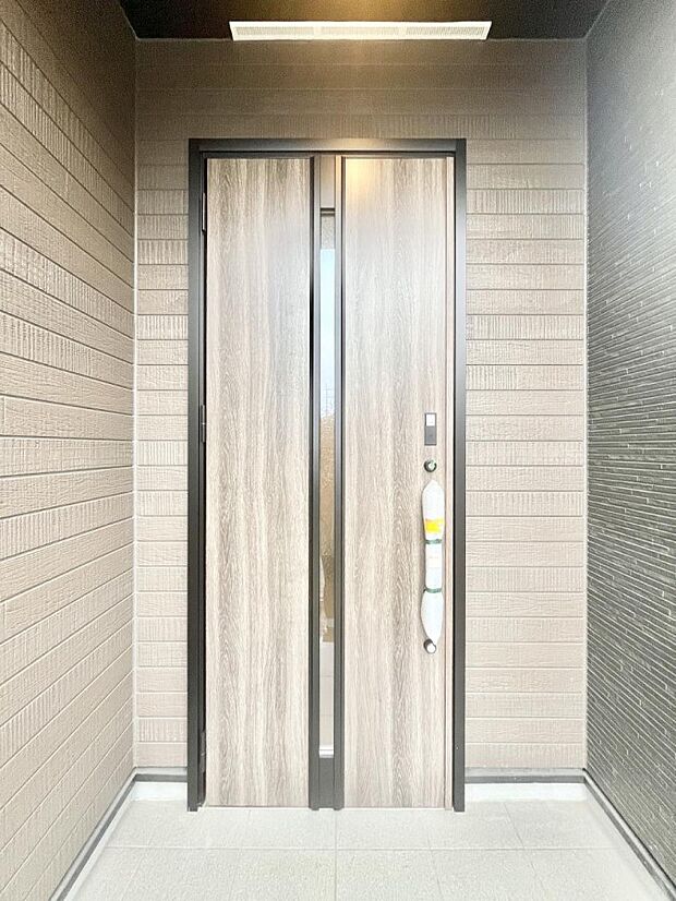 大切な家族、来客を出迎える玄関。