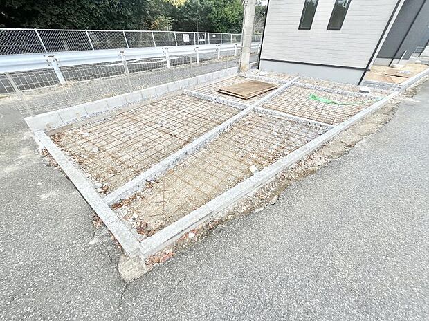 駐車2台可能!急なお客様の駐車に。また、ご家族の自転車スペースとしても大活躍。