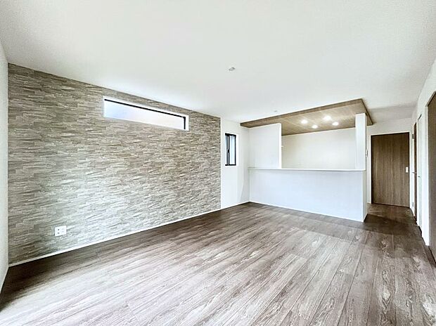 家族の笑顔が自然と生まれてくる、そんな雰囲気のダイニングに仕上がっています。