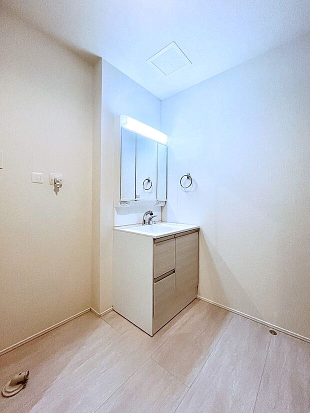 清潔感のある快適空間です。毎日の身支度も気持ち良くお使い頂けます。