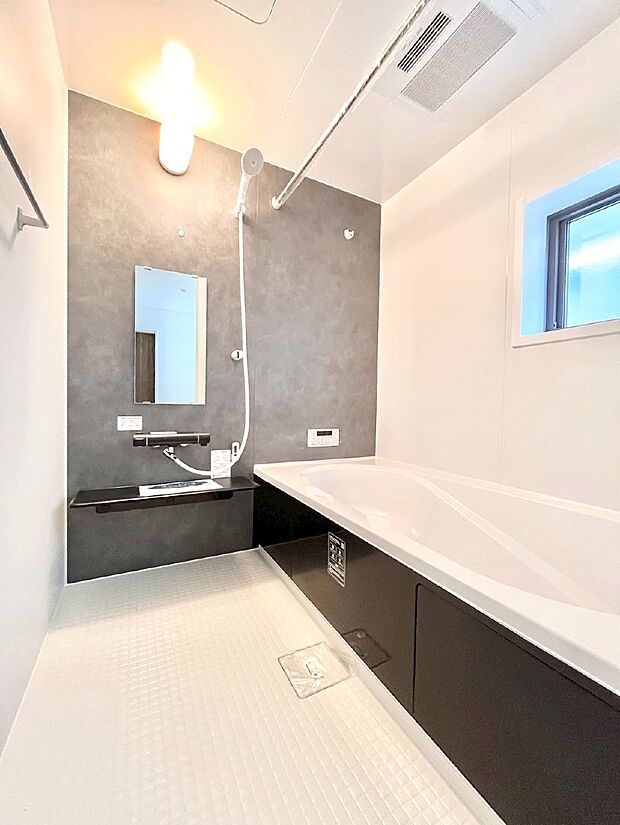 落ち着いた雰囲気でゆっくりお寛ぎいただけるバスルーム