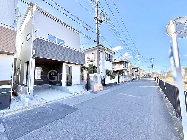 前面道路はきちんと整備されています