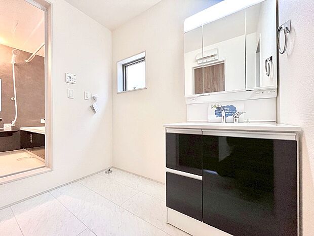 清潔感のある快適空間です。毎日の身支度も気持ち良くお使い頂けます。