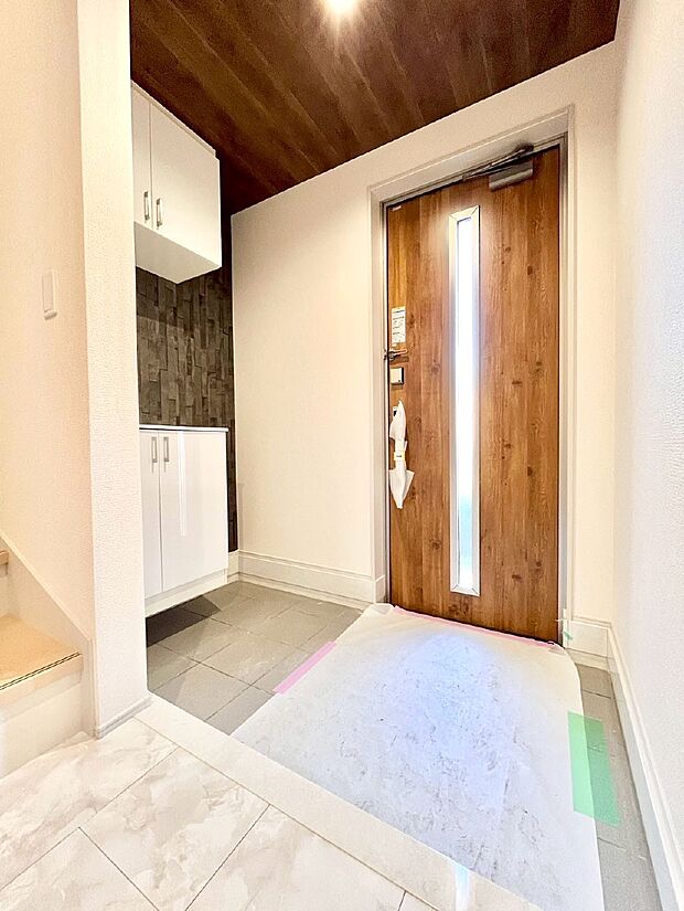 明るい玄関はお客様をお出迎えするのにぴったりです!