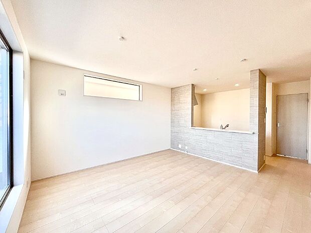 落ち着いた雰囲気のLDKは家族みんなの快適空間