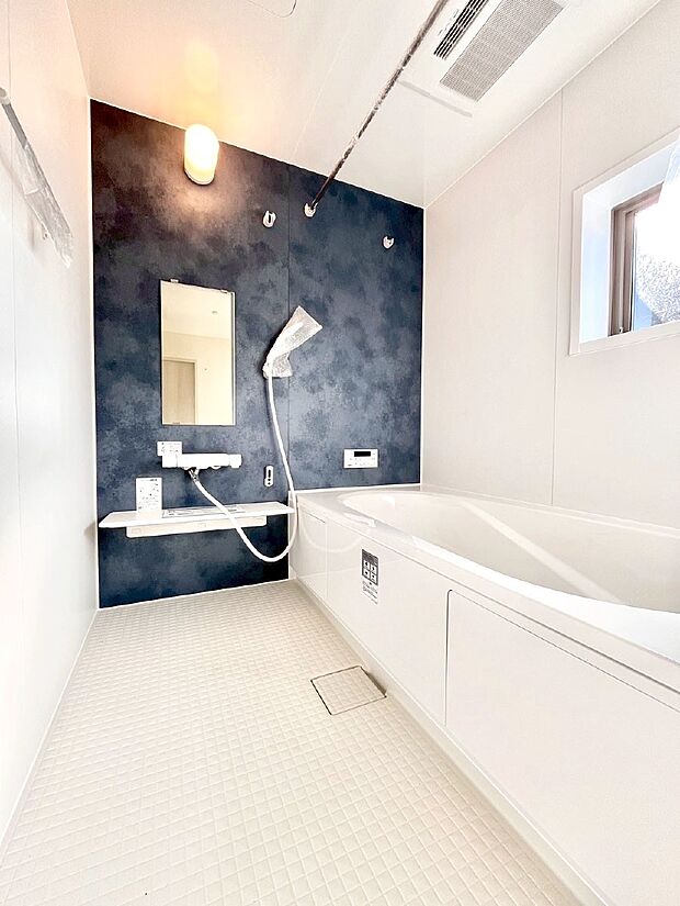 落ち着いた雰囲気でゆっくりお寛ぎいただけるバスルーム