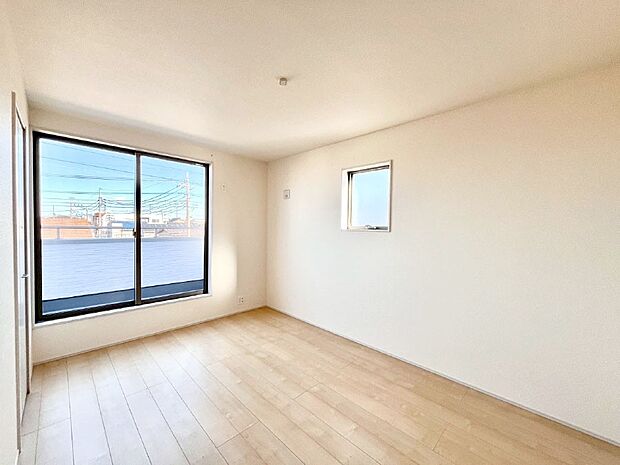 明るいバルコニーサイドに洋室を設置。目覚めの良い寝室に。