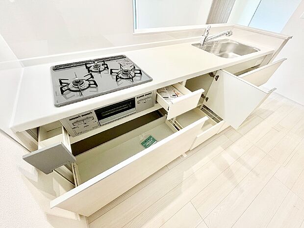 使いやすさを優先したスライド式収納タイプ！